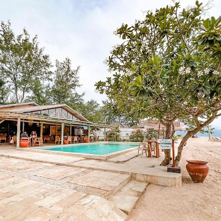 Bungalow Cafe Gili Beachfront Gili Meno Kültér fotó