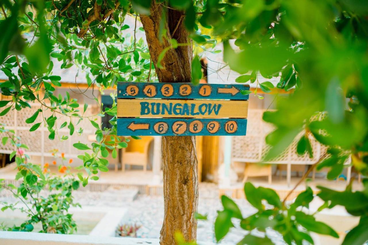 Bungalow Cafe Gili Beachfront Gili Meno Kültér fotó