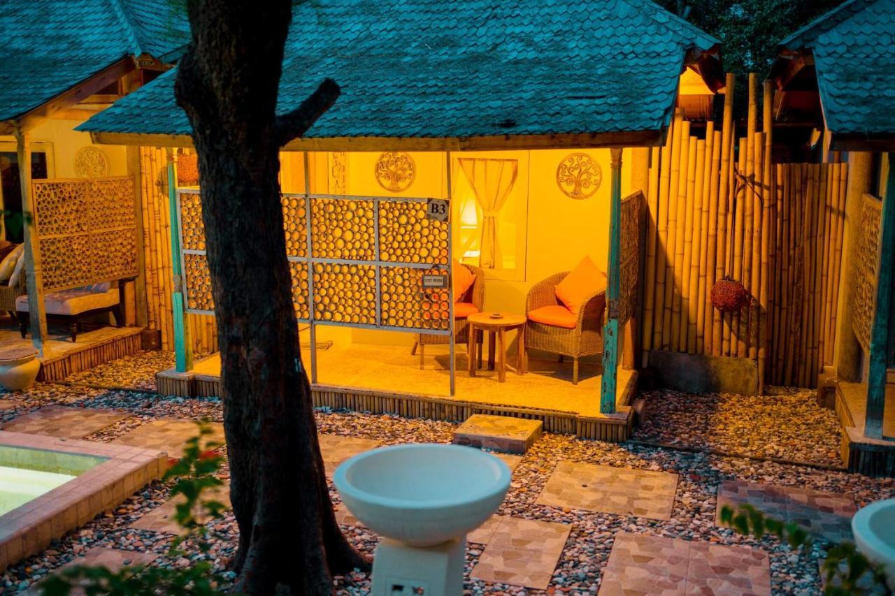 Bungalow Cafe Gili Beachfront Gili Meno Kültér fotó