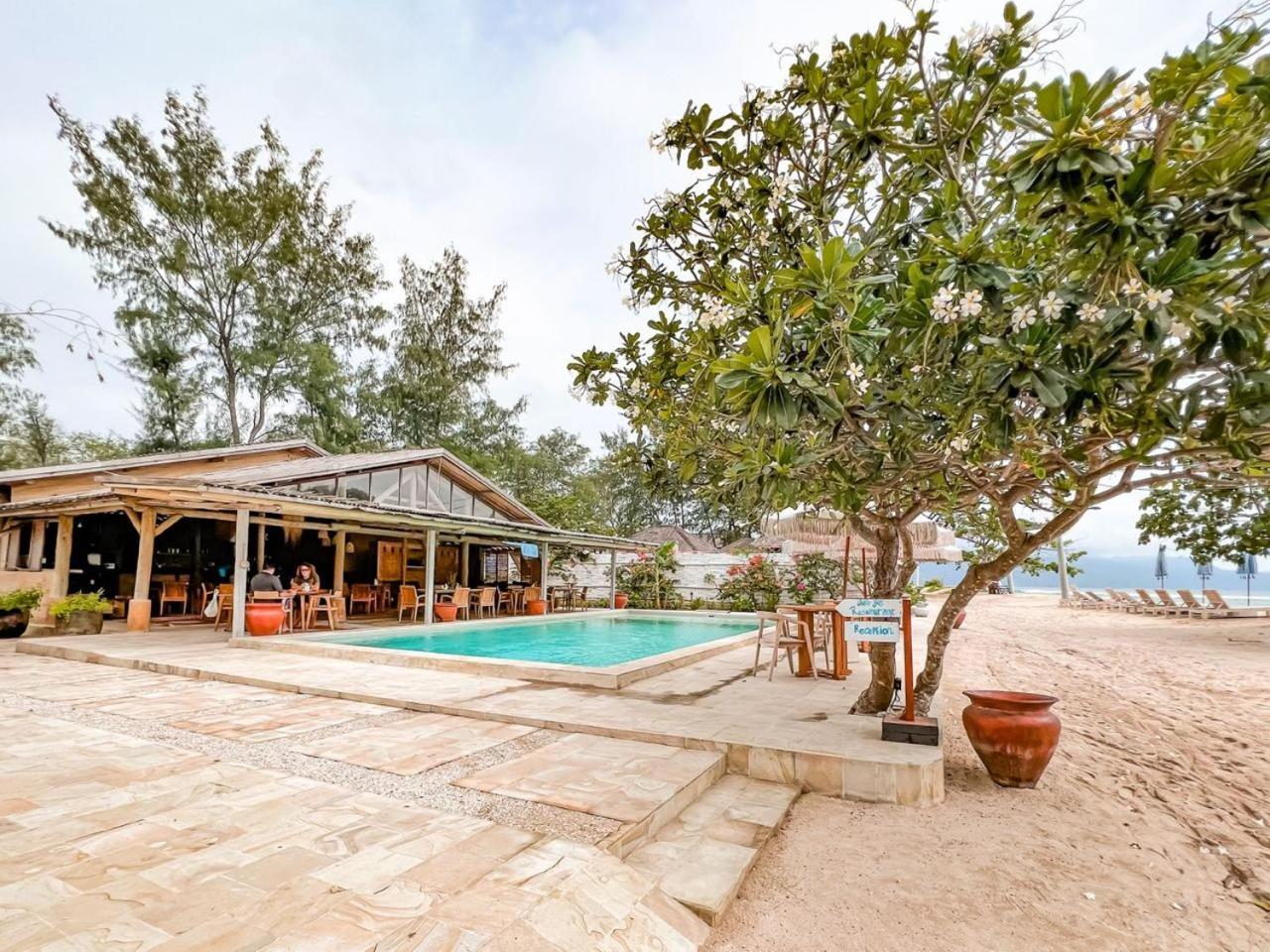 Bungalow Cafe Gili Beachfront Gili Meno Kültér fotó