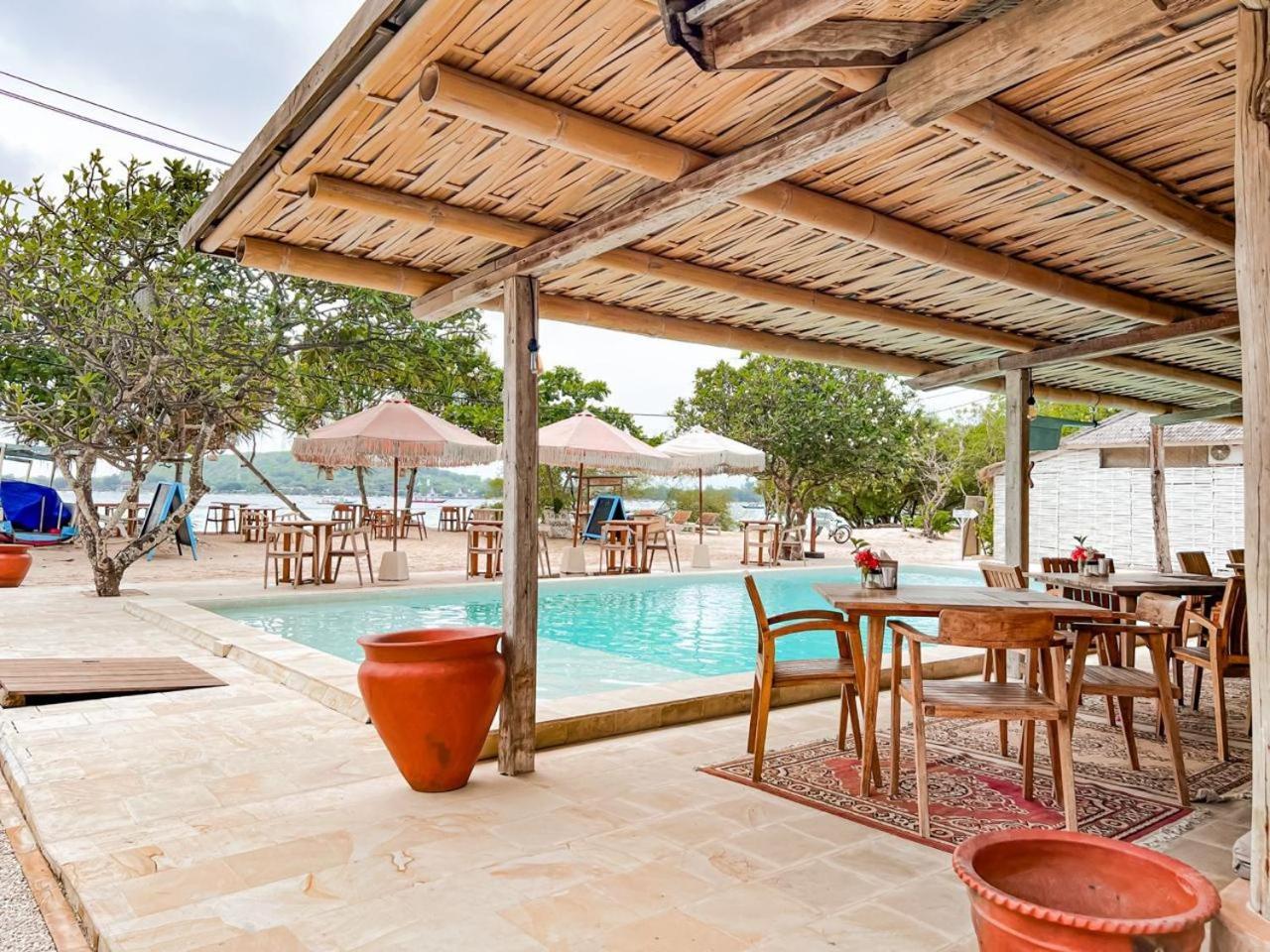 Bungalow Cafe Gili Beachfront Gili Meno Kültér fotó