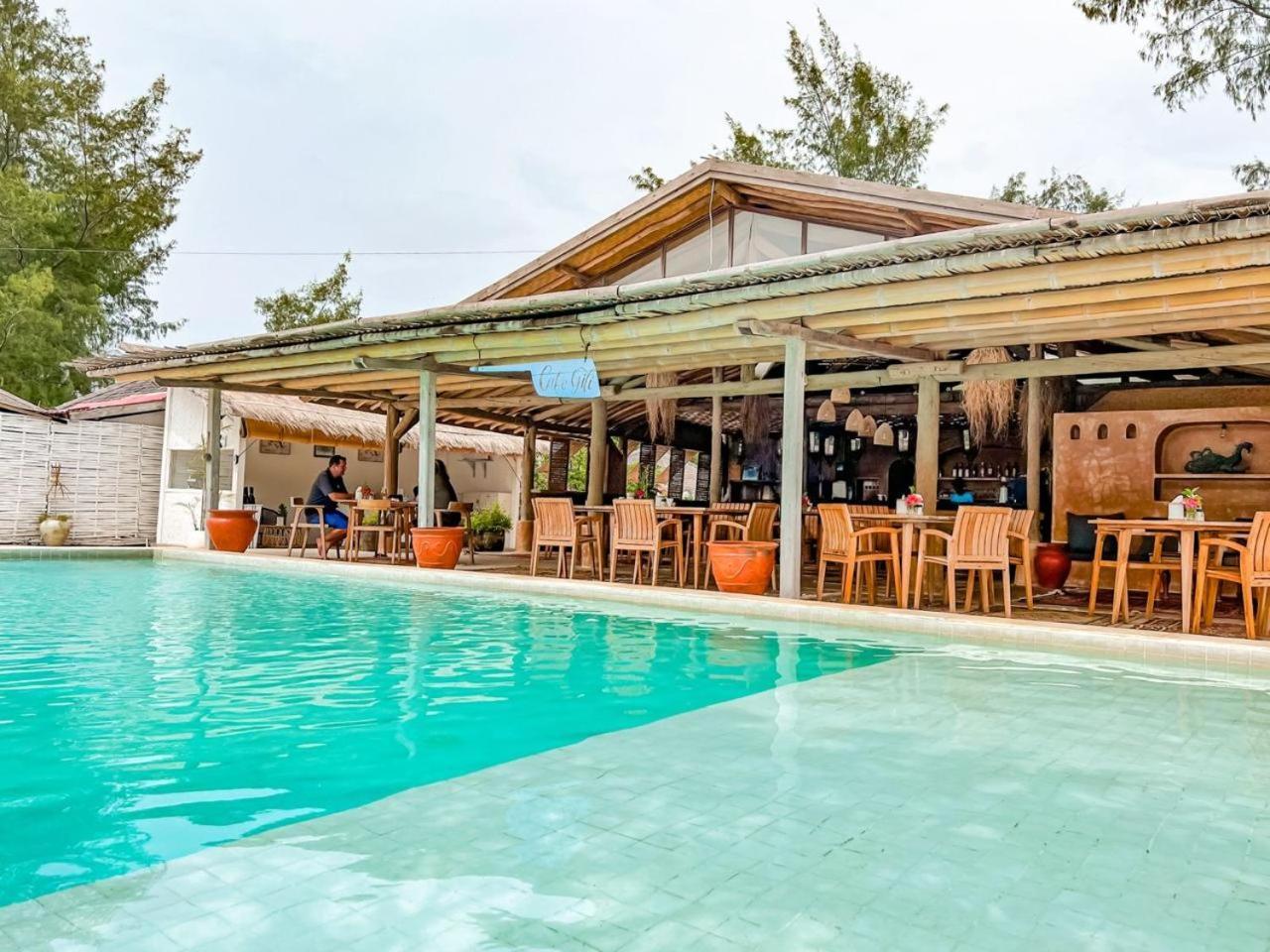 Bungalow Cafe Gili Beachfront Gili Meno Kültér fotó