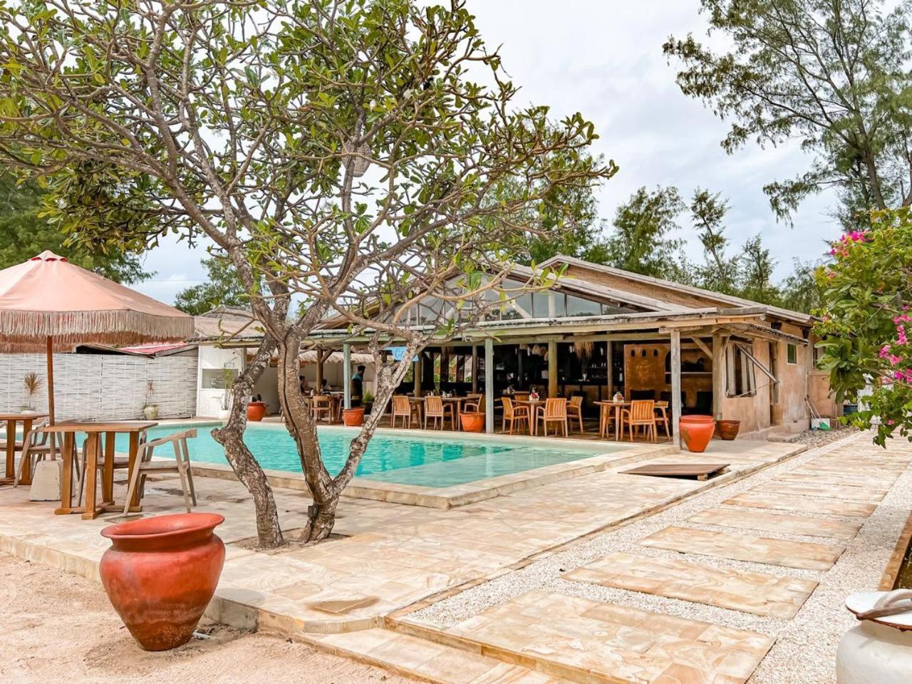 Bungalow Cafe Gili Beachfront Gili Meno Kültér fotó