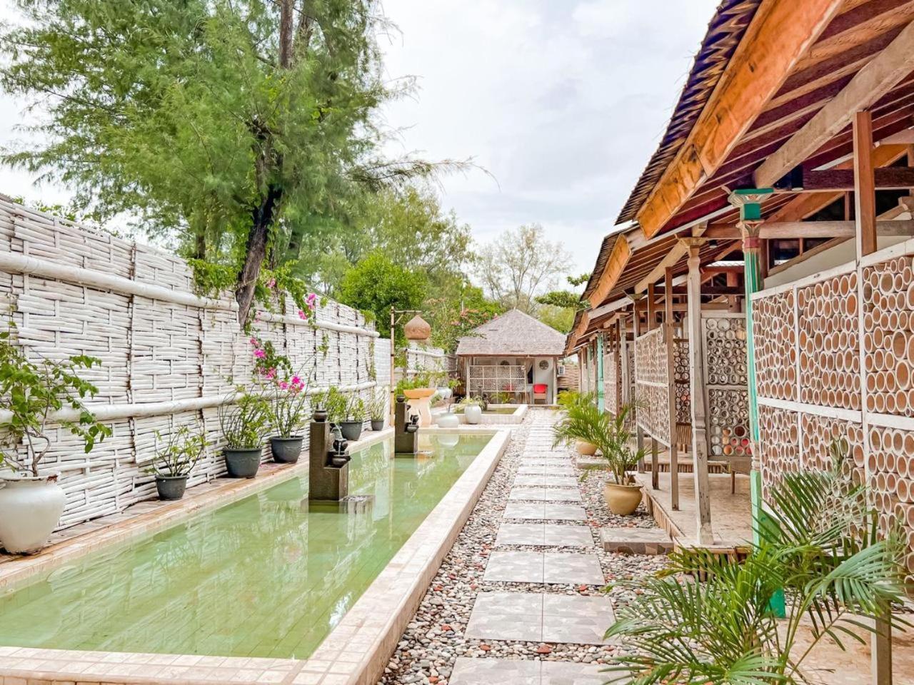 Bungalow Cafe Gili Beachfront Gili Meno Kültér fotó
