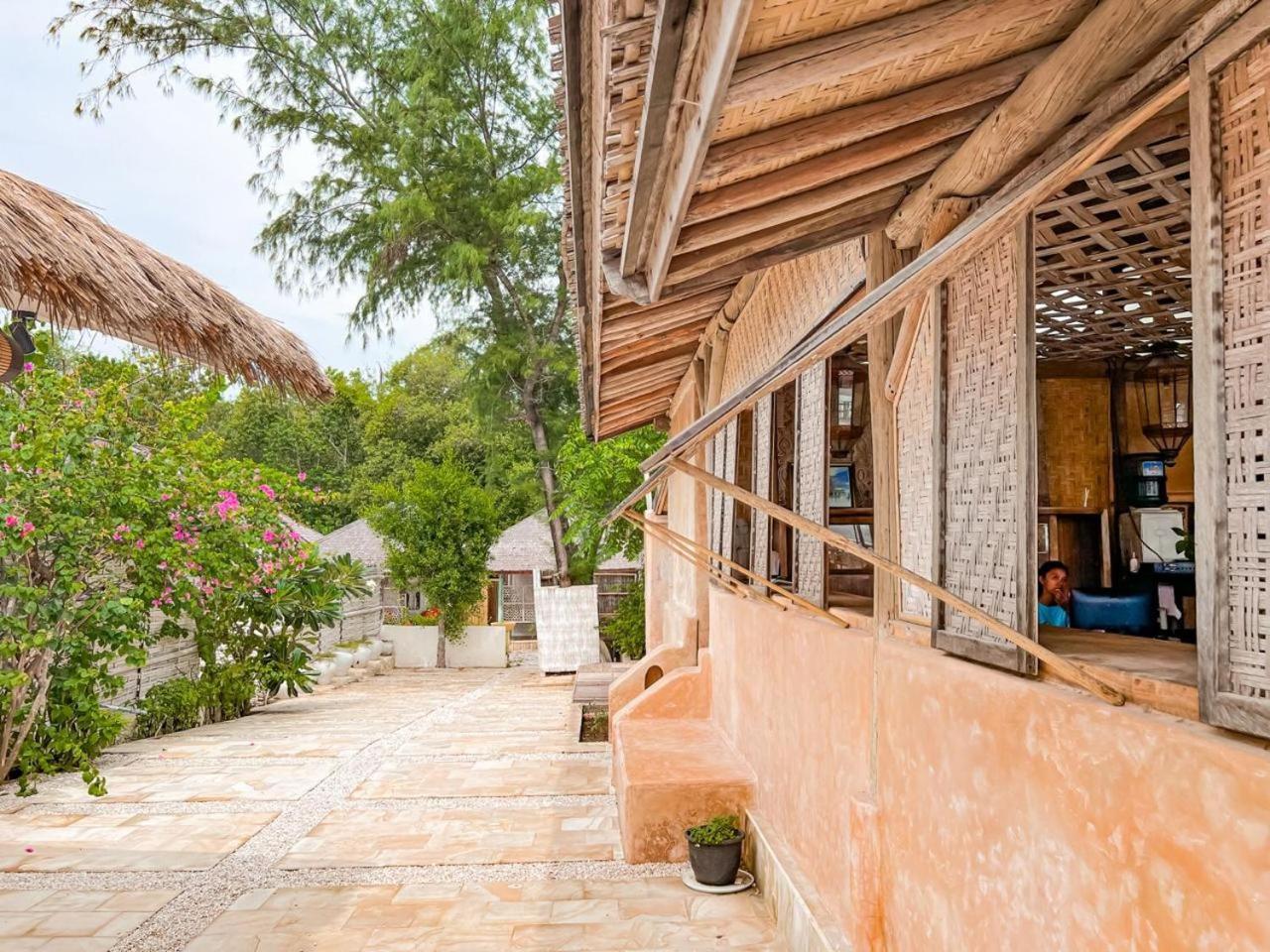 Bungalow Cafe Gili Beachfront Gili Meno Kültér fotó